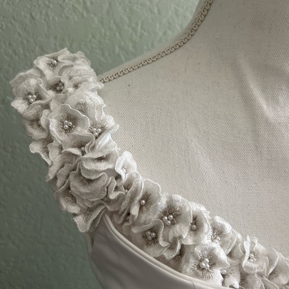 Vintage White Floral Gown - Picture 5 of 12